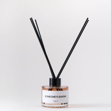 Someone's Baking Reed Diffuser – ก้านไม้หอมกลิ่นขนมปังอบ โดย Vibes Lab