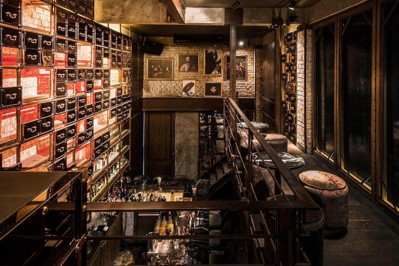 ENHANCING VIBES IN SPEAKEASY BARS: THE ROLE OF SCENTS, LIGHTING, AND MUSIC